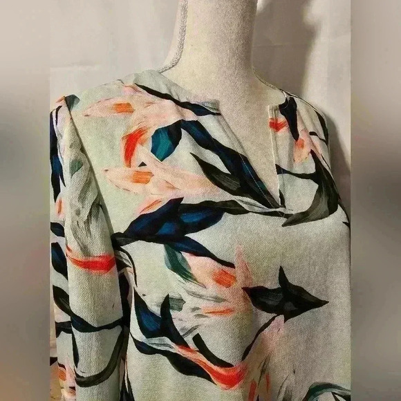 Chaus Womens "Fanciful Tropics-Marine Salt" Green V-Neck Blouse Size Small NWT - Picture 2 of 14